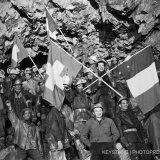 Construction workers celebrate the main breakthrough on April 5, 1962, in the Great St Bernard tunnel. Great St Bernard lies on the north-south axis and connects the city of Martigny in the canton of Valais, Switzerland, with the northern Italian city of Aosta in the eponymous valley. The tunnel measures 5,8 kilometers in length. The works for the first transalpine road tunnel commenced in 1958 and were concluded in March 1964. (KEYSTONE/PHOTOPRESS-ARCHIV/Str) Bauarbeiter feiern am 5. April 1962 den Durchbruch des grossen St. Bernhard-Tunnels. Der grosse Sankt Bernhard verlaeuft in Nord-Sued-Richtung und verbindet die Stadt Martigny im Kanton Wallis mit der oberitalienischen Stadt Aosta im gleichnamigen Tal. Insgesamt hat er eine Laenge von 5,8 km. Die Arbeiten am ersten transalpinen Strassentunnel wurden im Jahr 1958 in Angriff genommen und im Maerz 1964 beendet. (KEYSTONE/PHOTOPRESS-ARCHIV/Str)